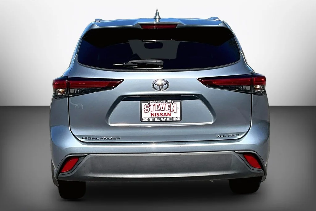 Used 2021 Silver Toyota XLE image 5