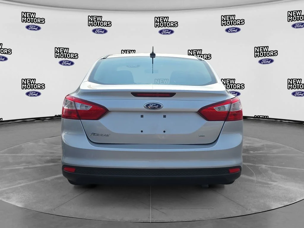 Used 2014 Ingot Silver Ford SE image 3