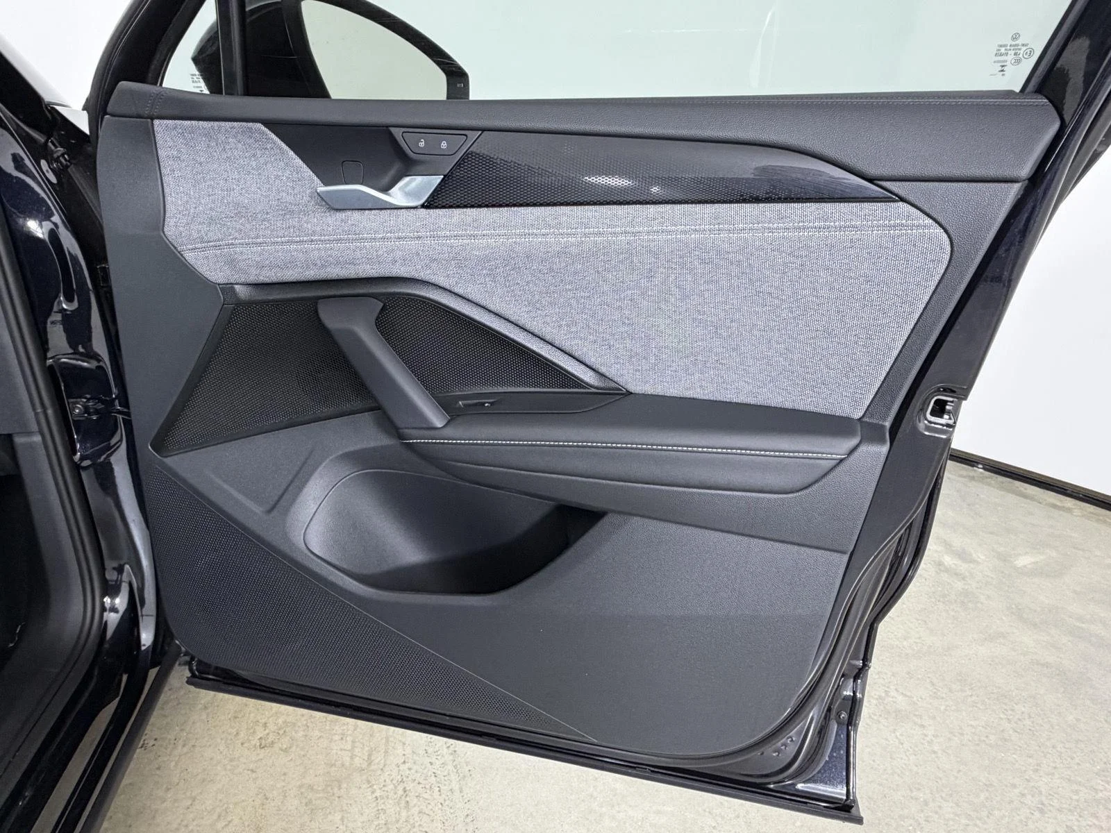 New 2026 Deep Black Pearl Volkswagen S image 15