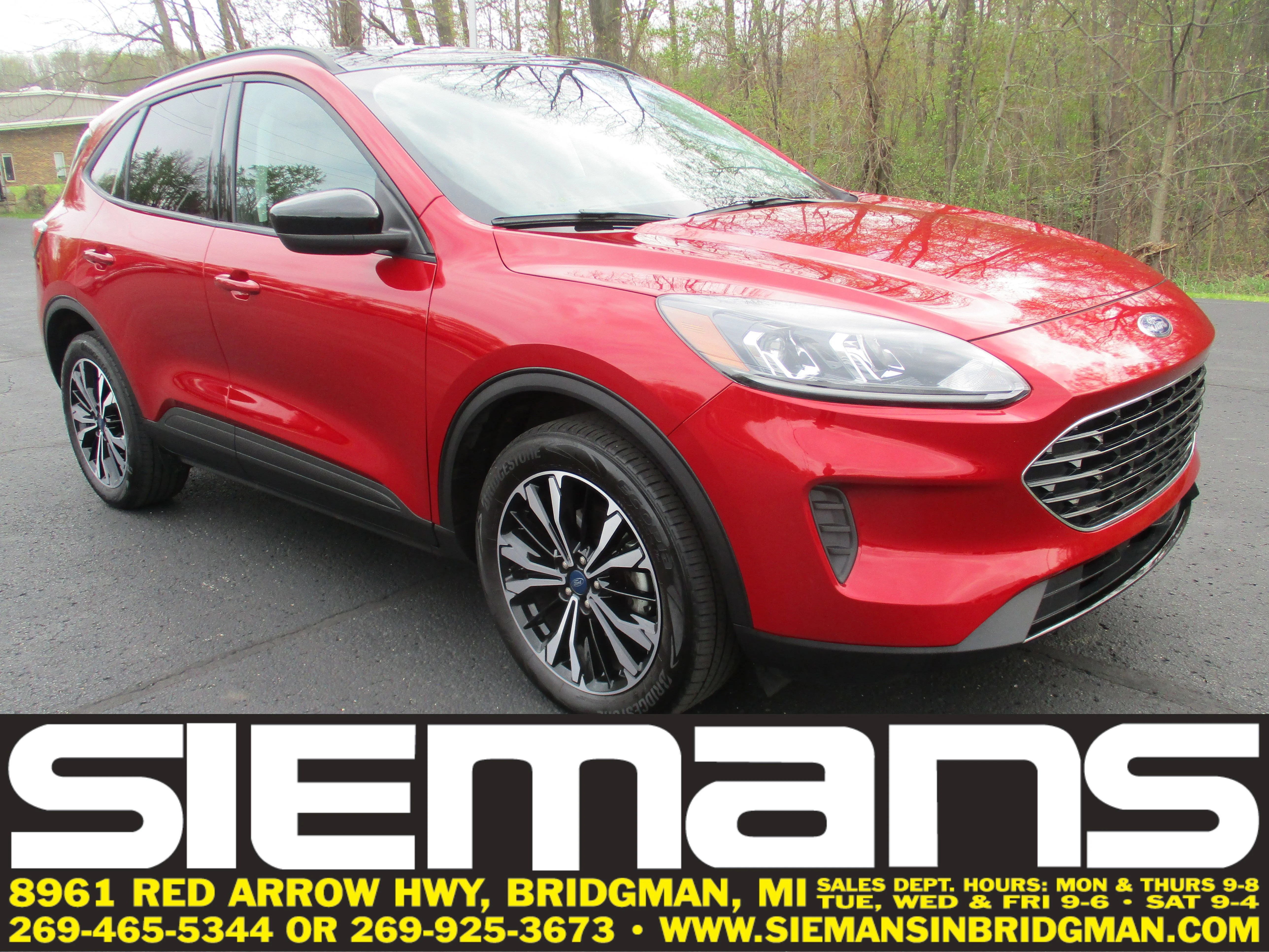 Used 2022 Rapid Red Metallic Tinted Clearcoat Ford SE image 1