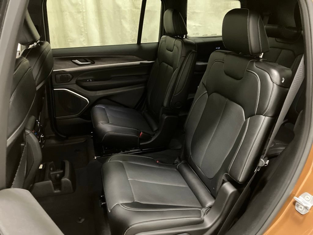 New 2026 Copper Shino Metallic Clear-Coat Exterior Paint Jeep Limited Reserve image 15