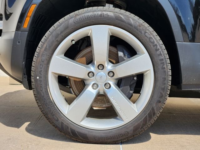Used 2024 Black Land Rover SE image 10