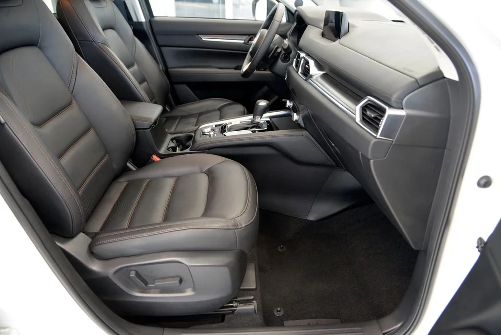 Used 2020 White Mazda Grand Touring image 30