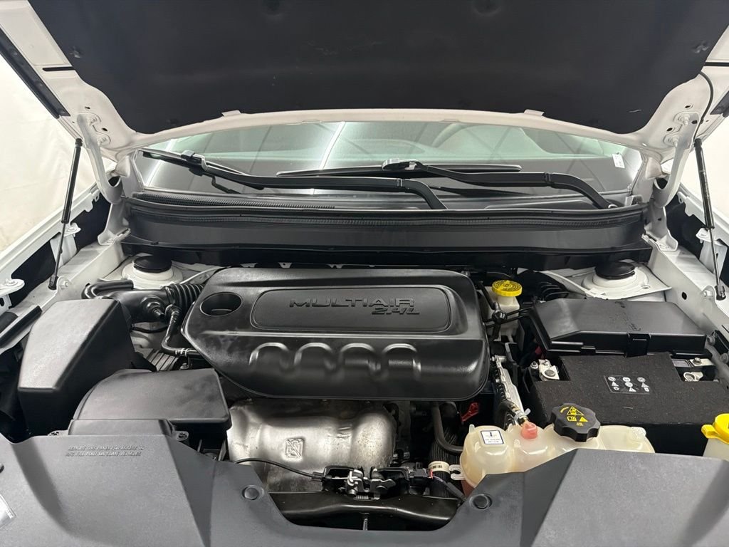 Used 2020 White Jeep Latitude image 31