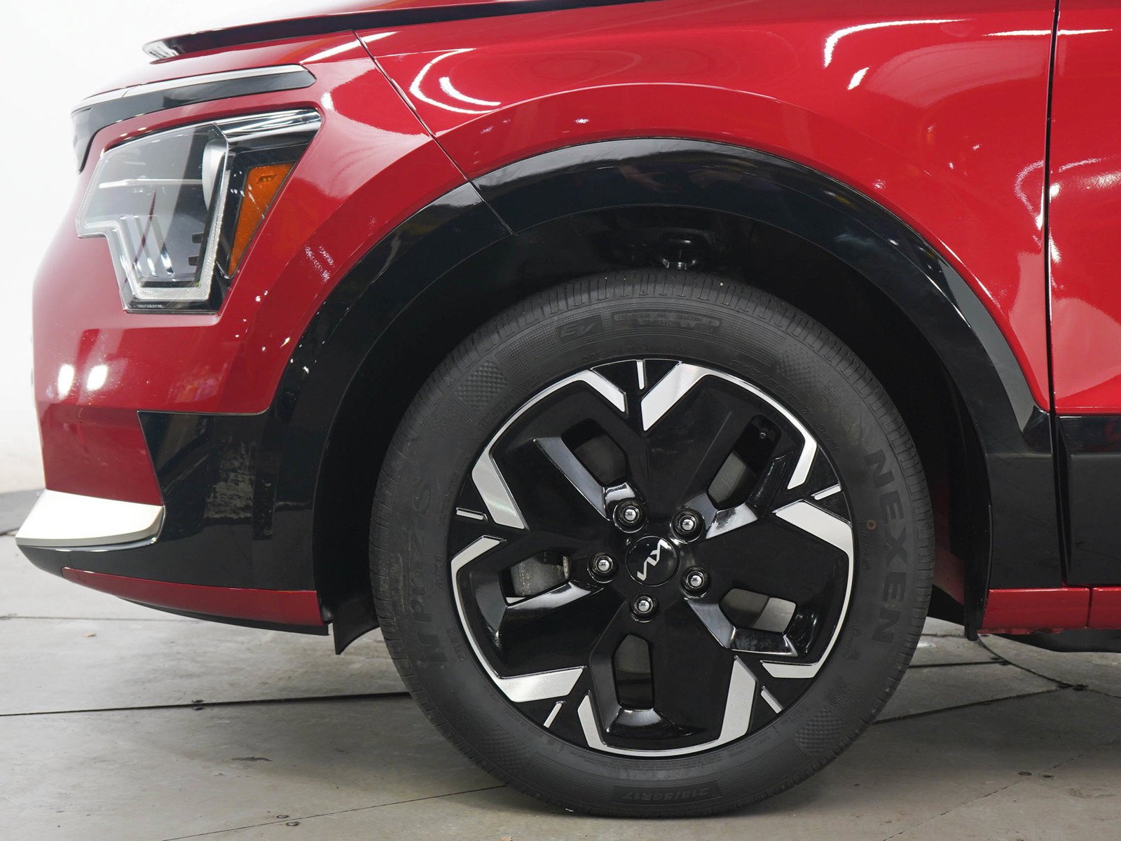 Used 2023 Runway Red Kia Wind image 30