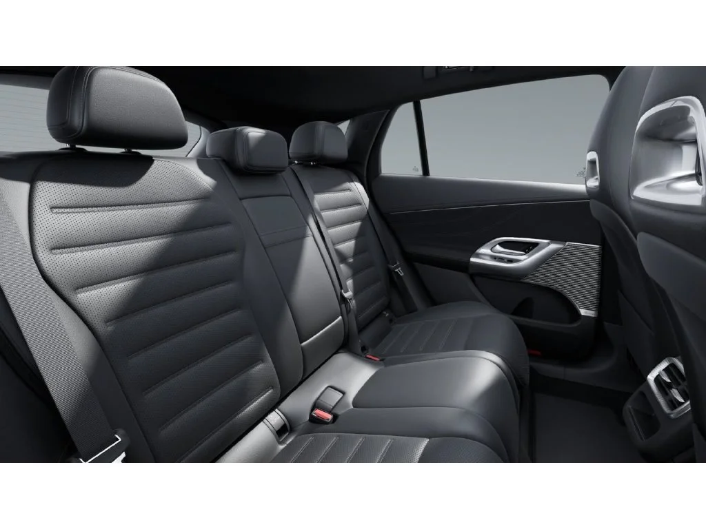 New 2027 Silver Mercedes-Benz GLC 400 image 5
