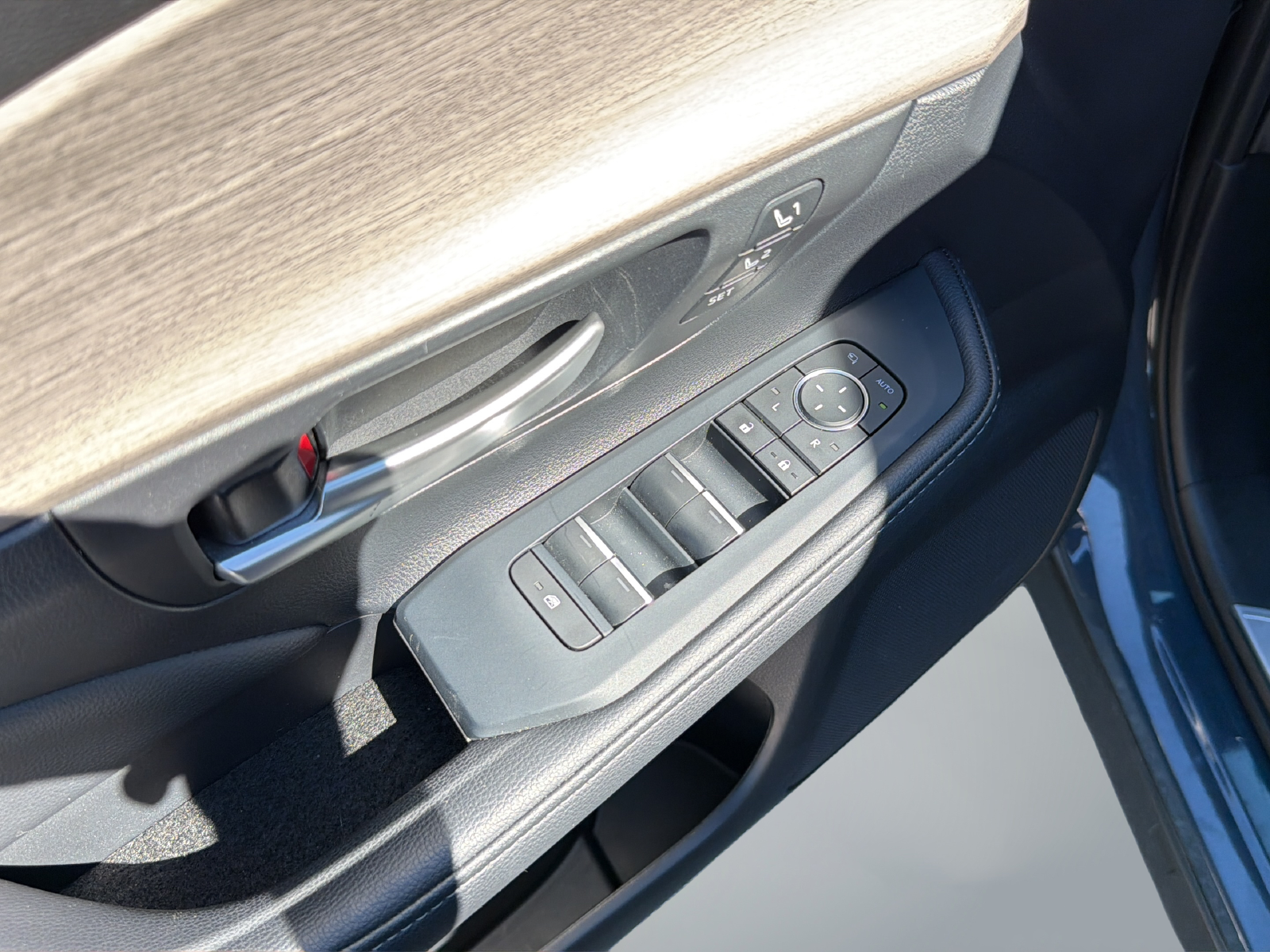 Used 2025 Cloud Toyota Limited image 29