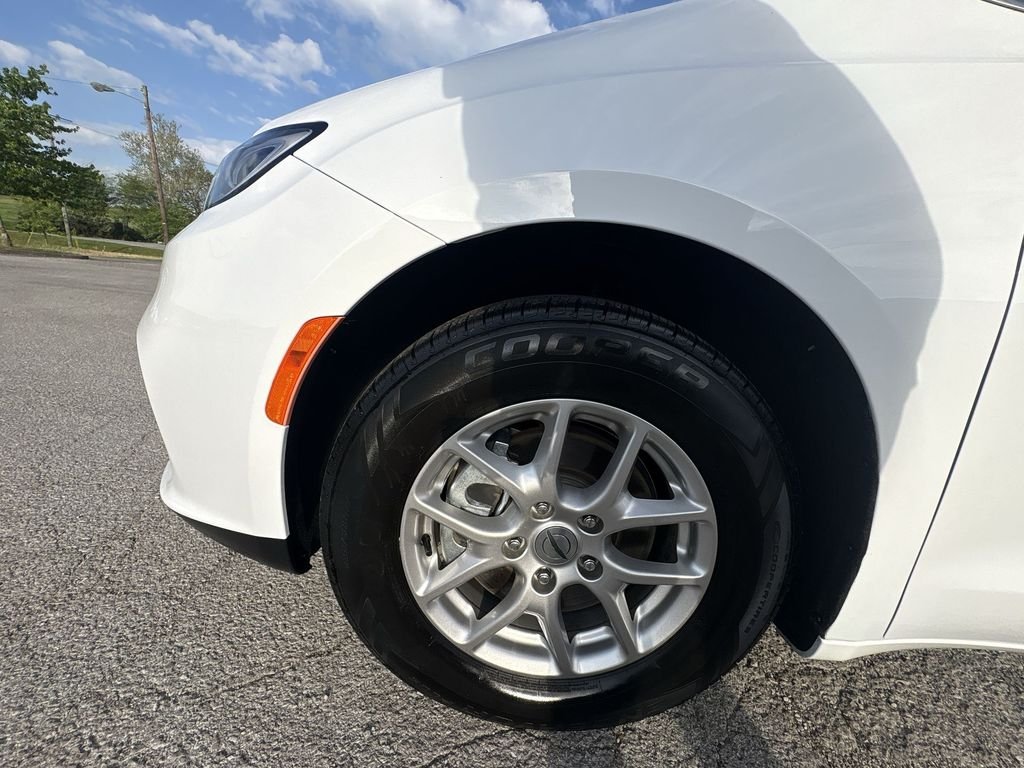 Used 2024 White Chrysler Touring L image 17