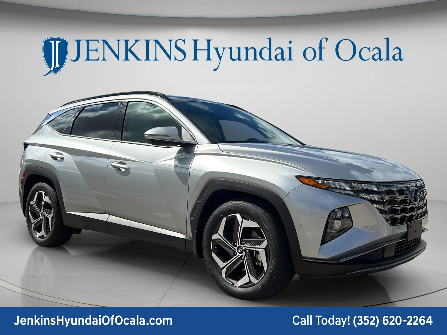 Used 2024 Shimmering Silver Hyundai Limited image 1