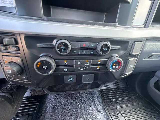 New 2027 Oxford White Ford F-550® XL image 38