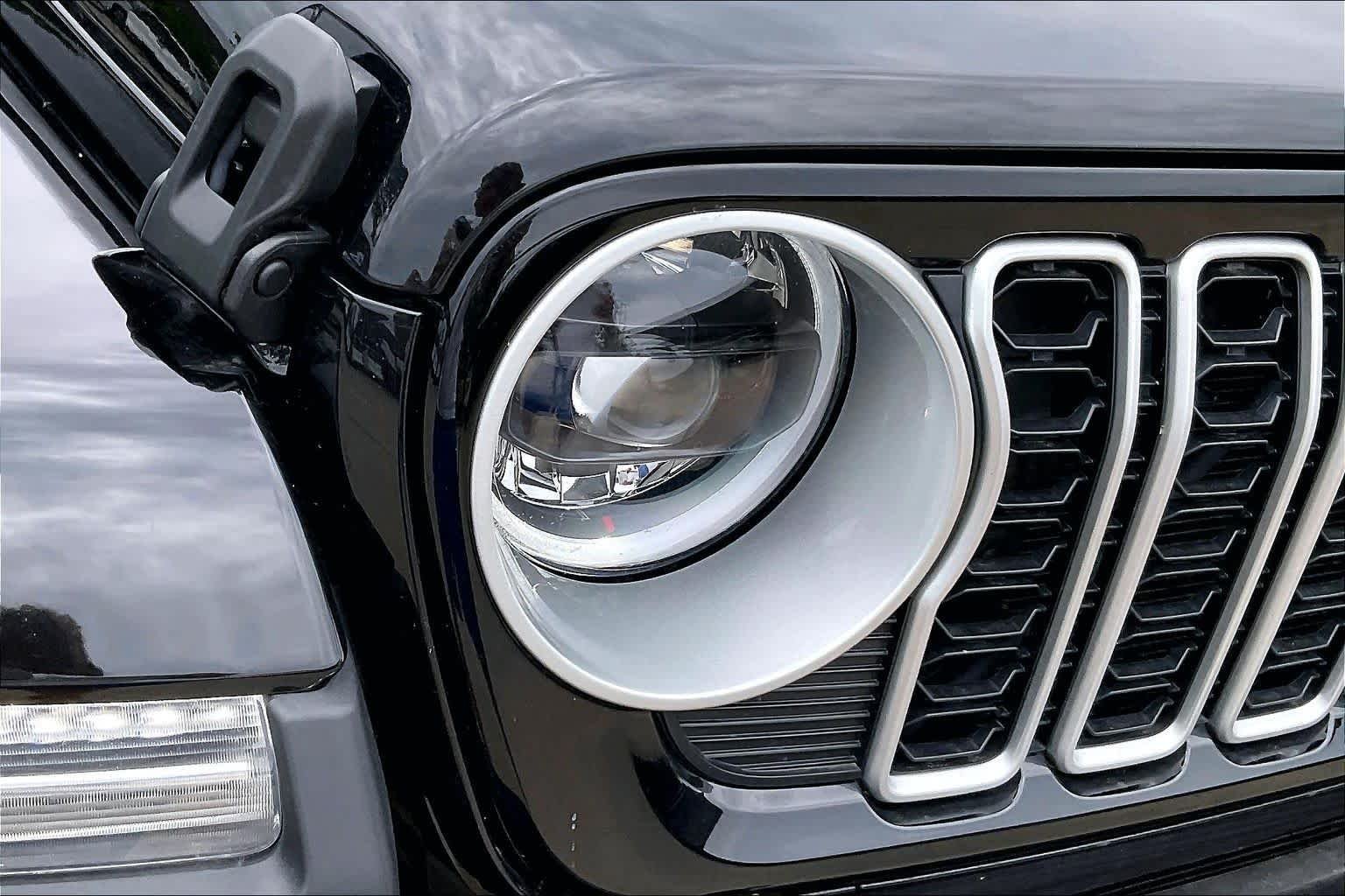Used 2025 Black Clearcoat Jeep Sahara image 26