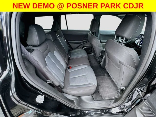 New 2026 Diamond Black Crystal Pearlcoat Jeep Laredo image 27