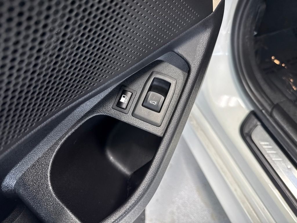 Used 2023 White BMW 330e iPerformance image 15