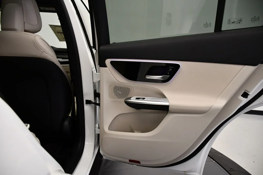 Certified Used 2026 Polar White Mercedes-Benz GLC 300 image 49