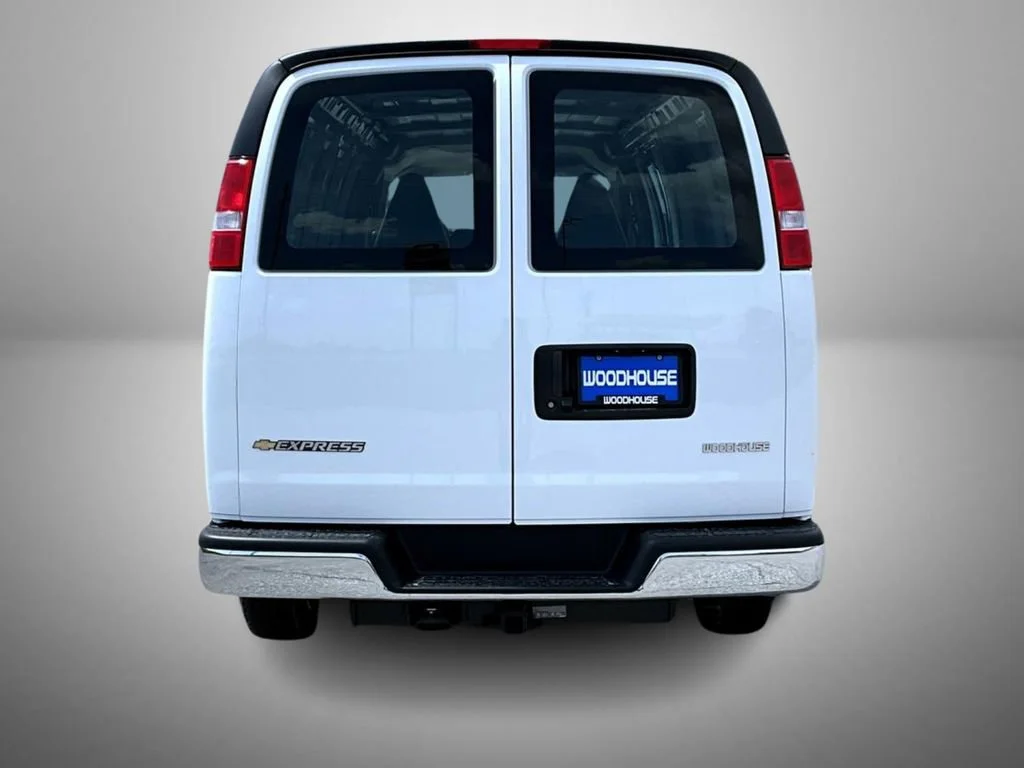 New 2026 Summit White Chevrolet 1WT image 6