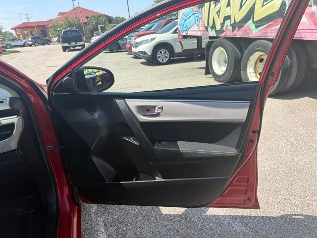 Used 2014 Red Toyota LE image 28
