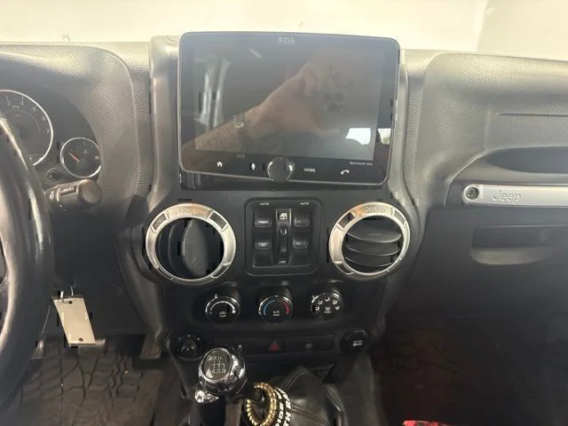 Used 2014 Gray Jeep Unlimited Rubicon image 15