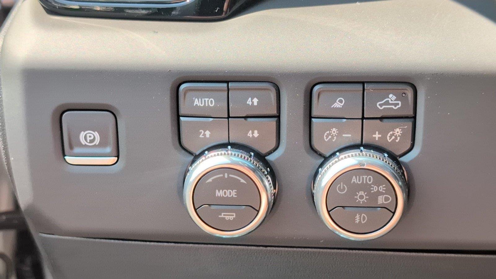 New 2026 Sterling Metallic GMC AT4 image 31