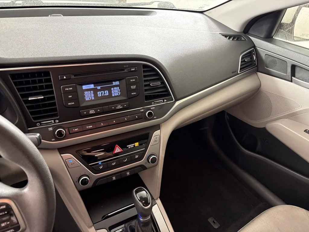 Used 2017 White Hyundai SE image 27