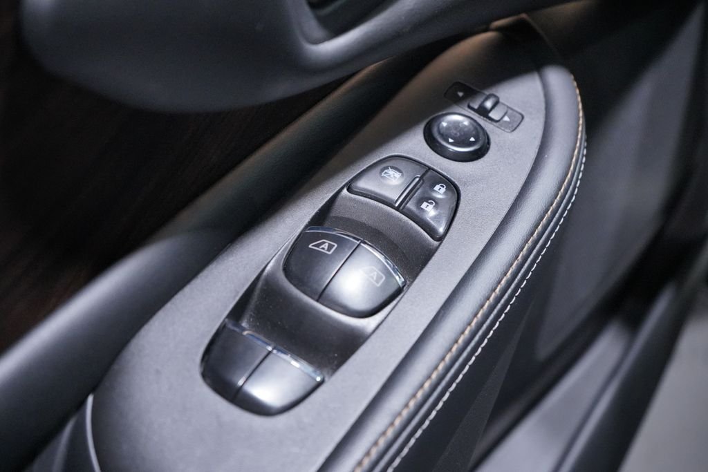 Used 2022 Almond Pearl Nissan Platinum image 17