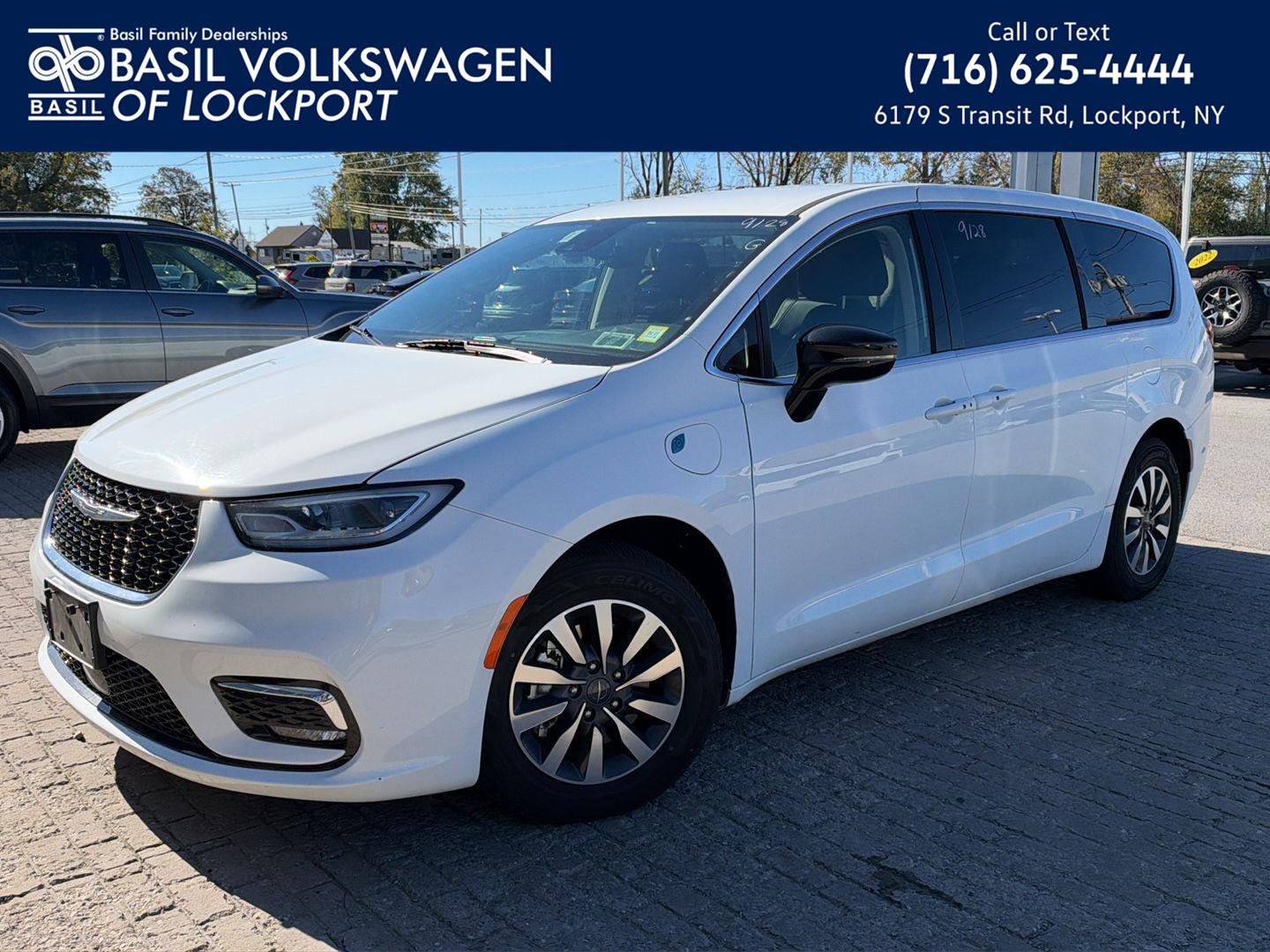 2024 Chrysler Pacifica PHEV Select