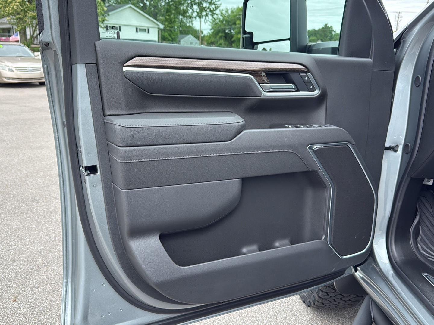New 2026 Sterling Gray Metallic Chevrolet LT image 22