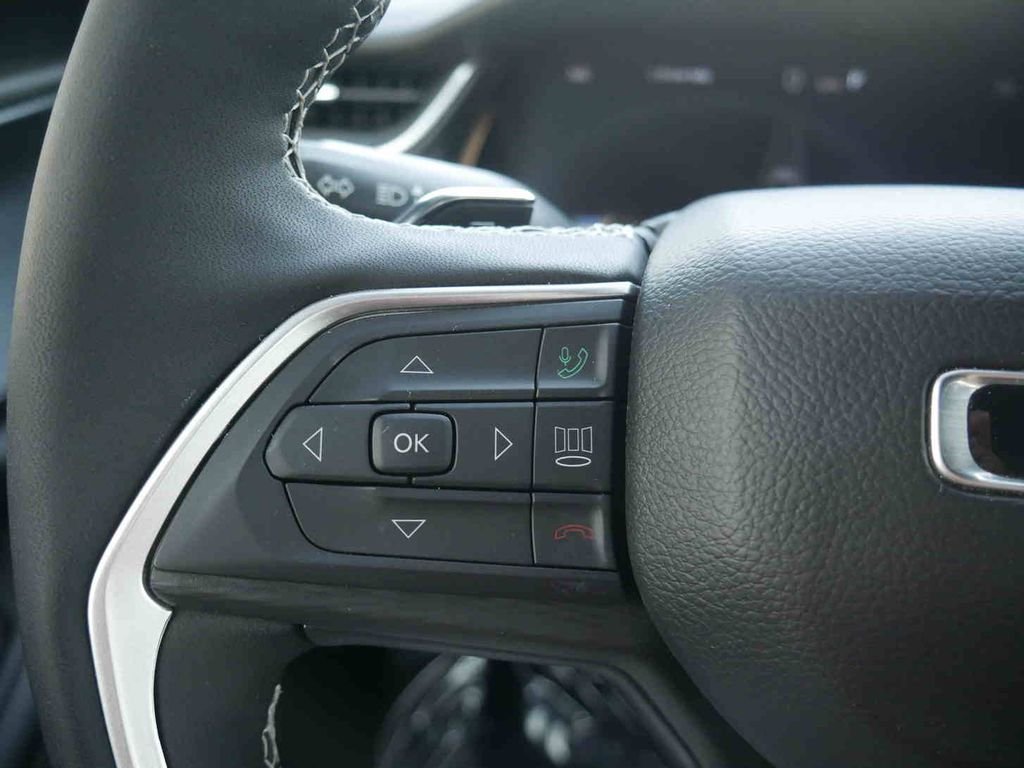 Used 2025 Silver Jeep Altitude X image 36