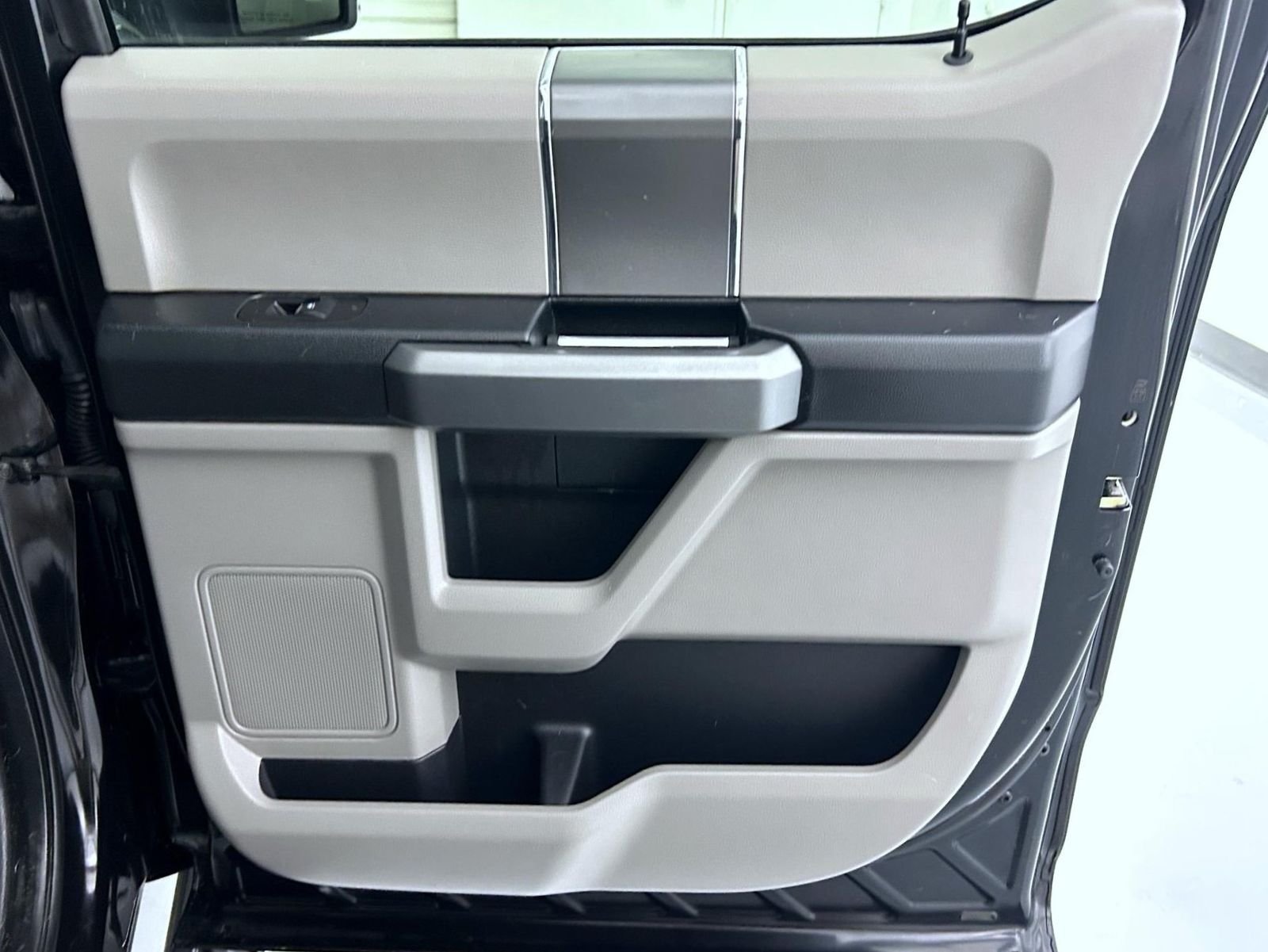 Used 2018 Shadow Black Ford XLT image 17