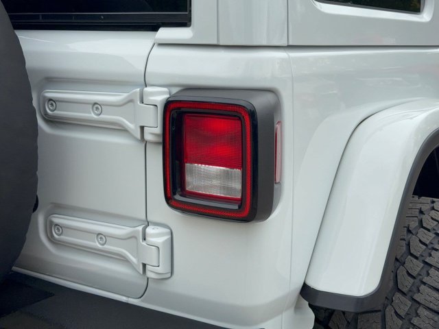 Used 2022 White Jeep Unlimited Rubicon image 11