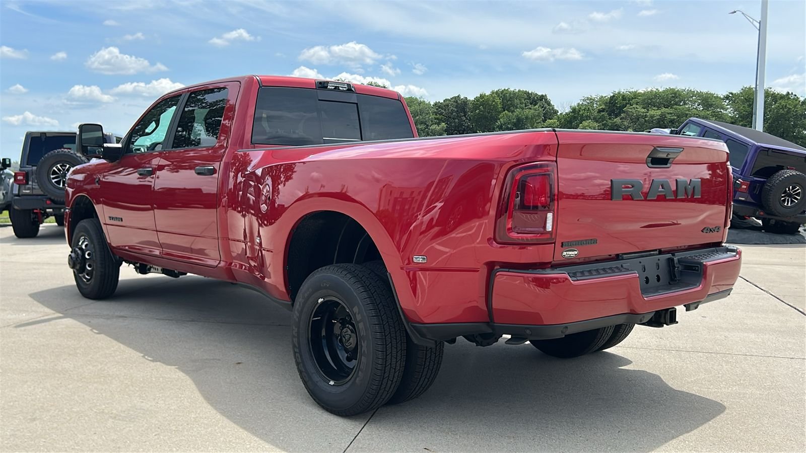 New 2026 Molten Red Pearl-Coat Exterior Paint RAM Big Horn image 6