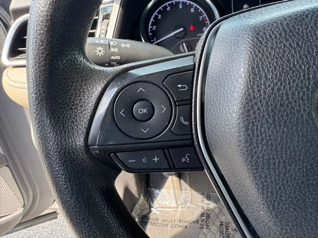 Used 2018 Silver Toyota LE image 19