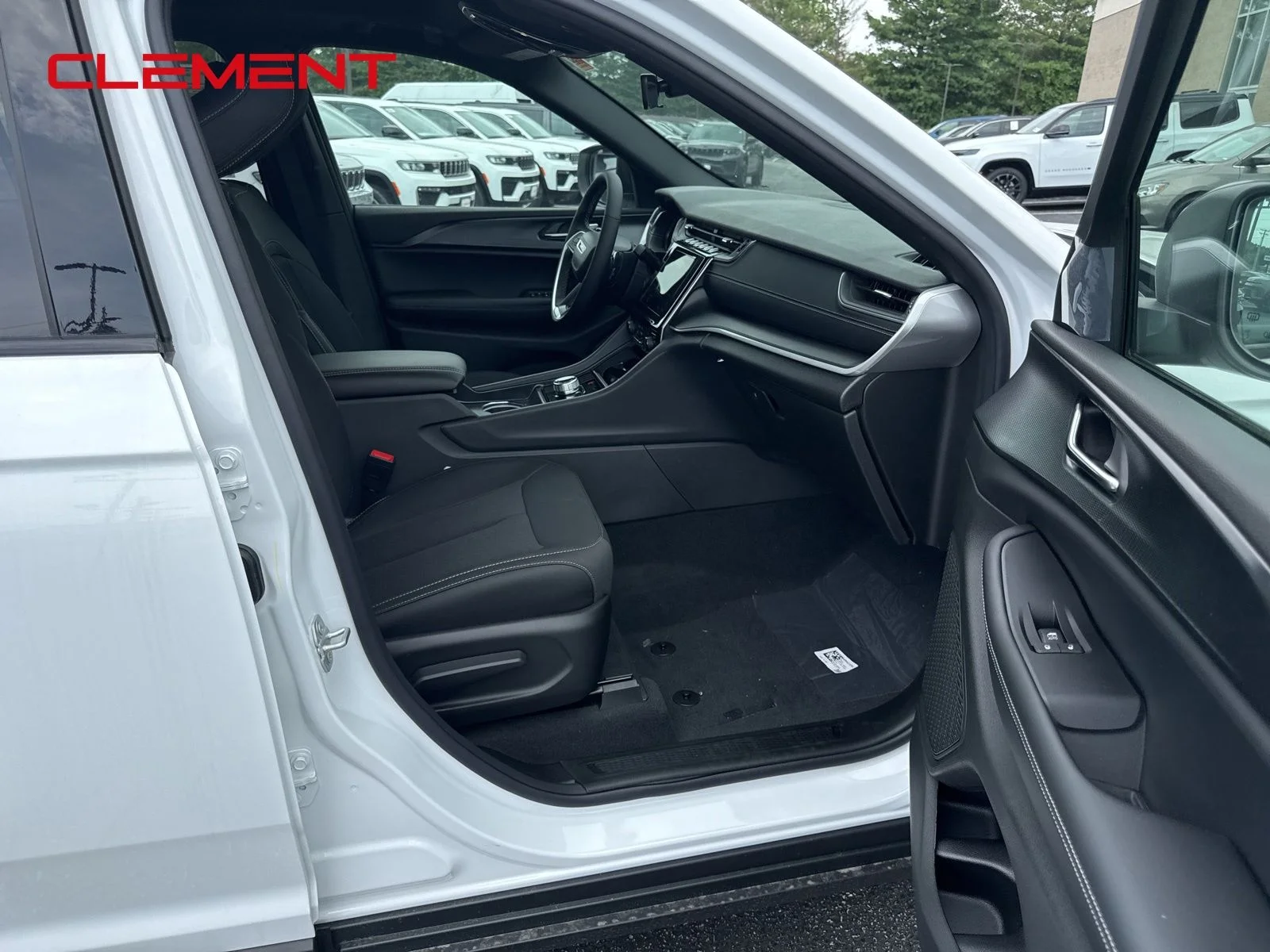 New 2026 Bright White Clear-Coat Exterior Paint Jeep Laredo X image 17
