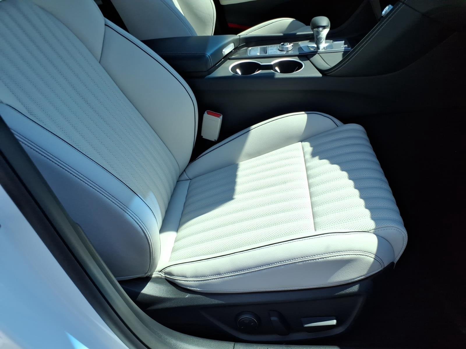 New 2026 Alta White Genesis 3.3T SPORT PRESTIGE image 25