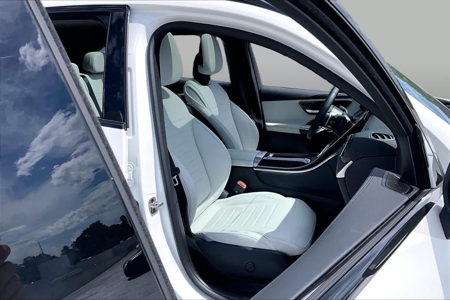 Used 2026 Polar White Mercedes-Benz GLC 300 image 9