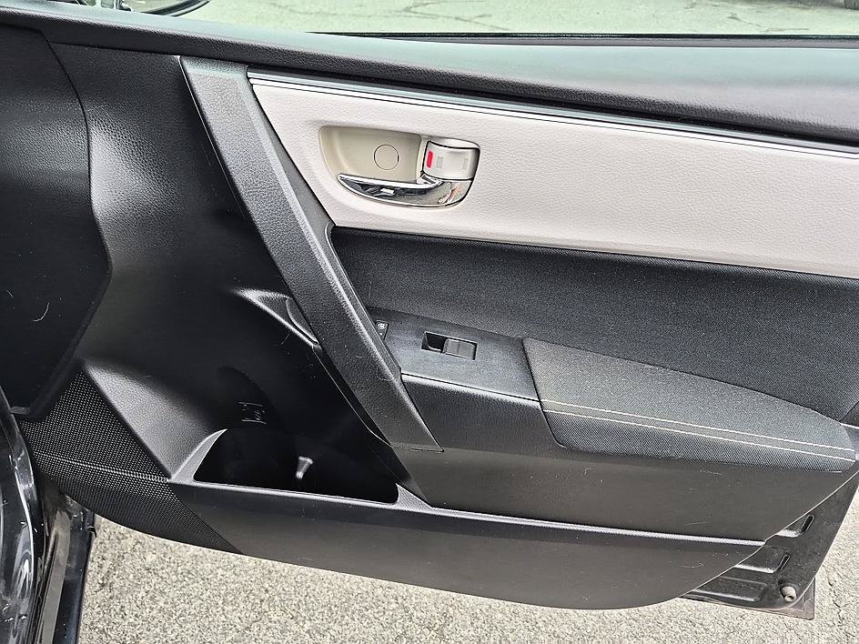 Used 2018  Toyota L image 31