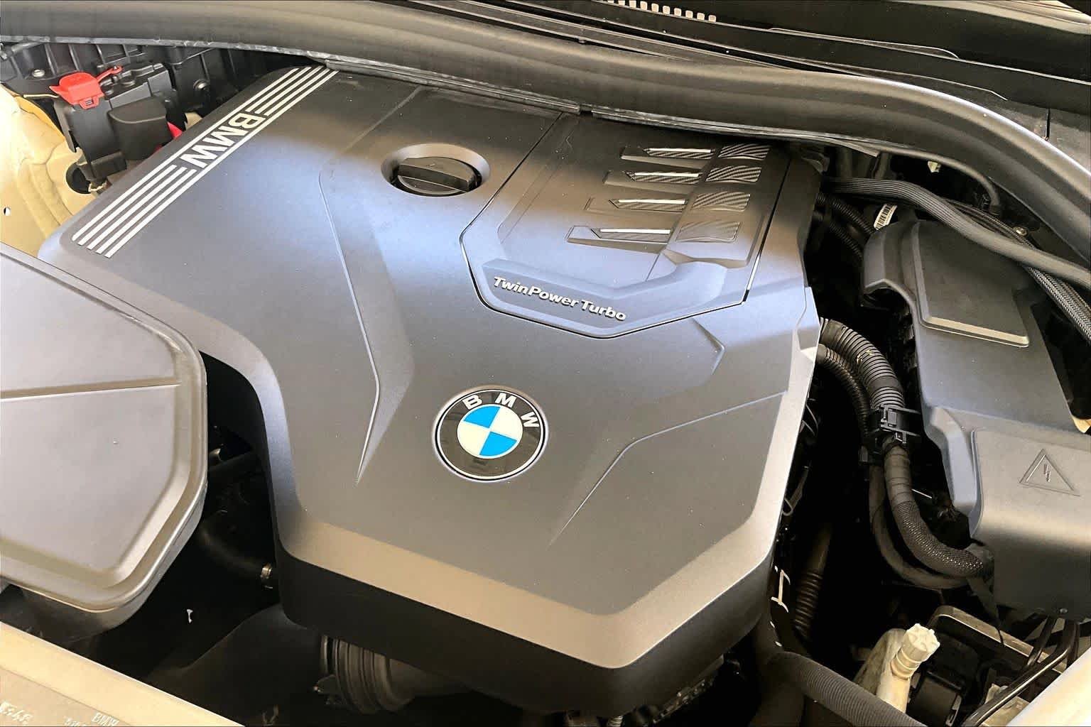 Used 2023 Mineral White Metallic BMW sDrive30i image 31