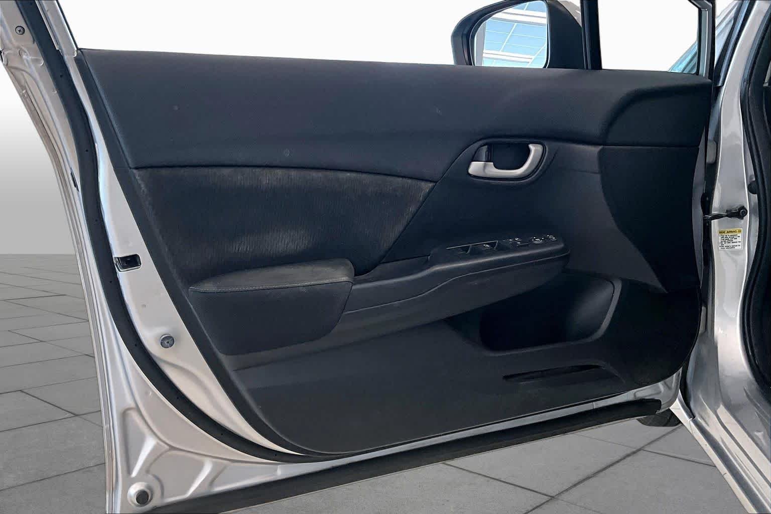 Used 2014 Alabaster Silver Metallic Honda LX image 19