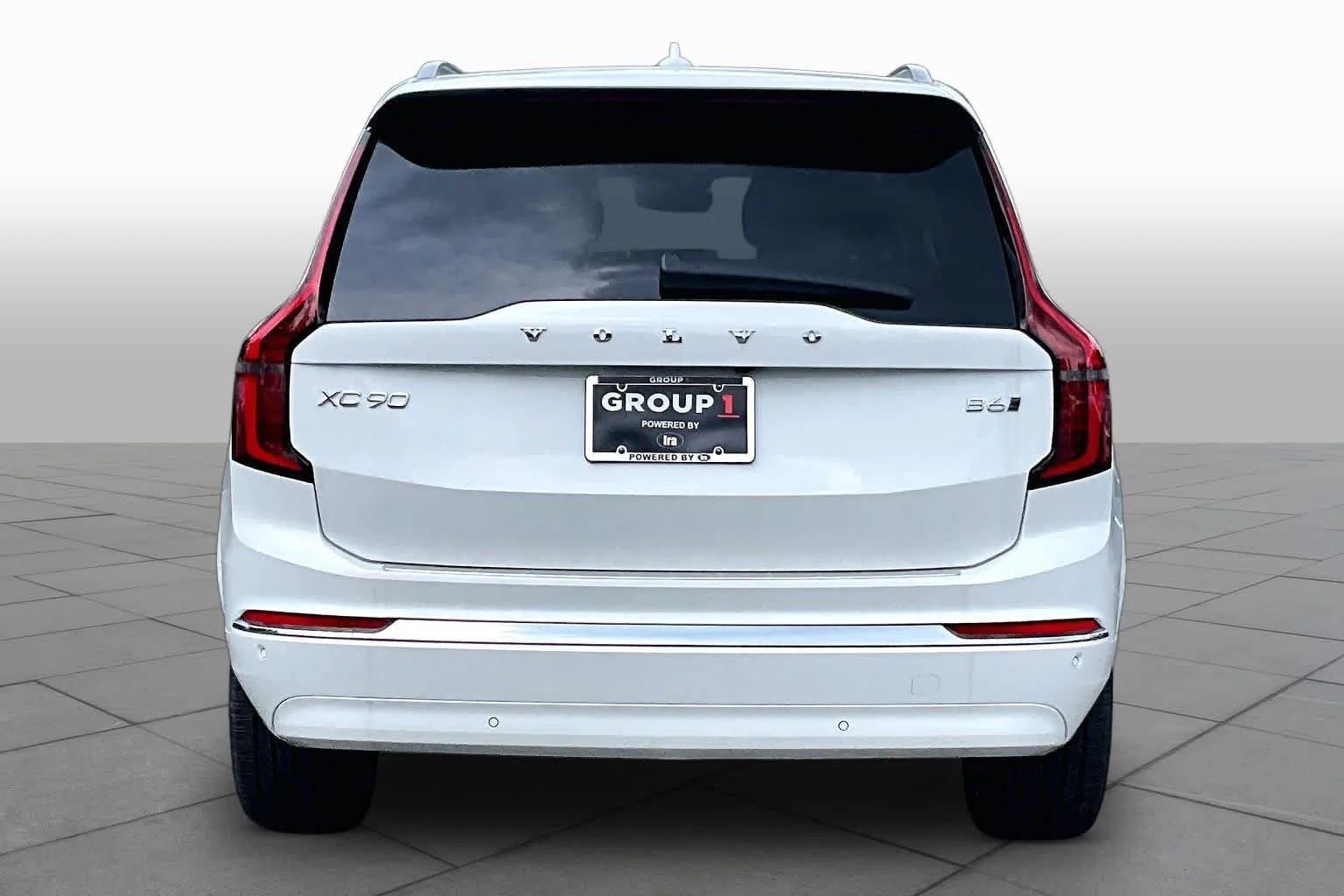 New 2026 Crystal White Volvo Plus image 4