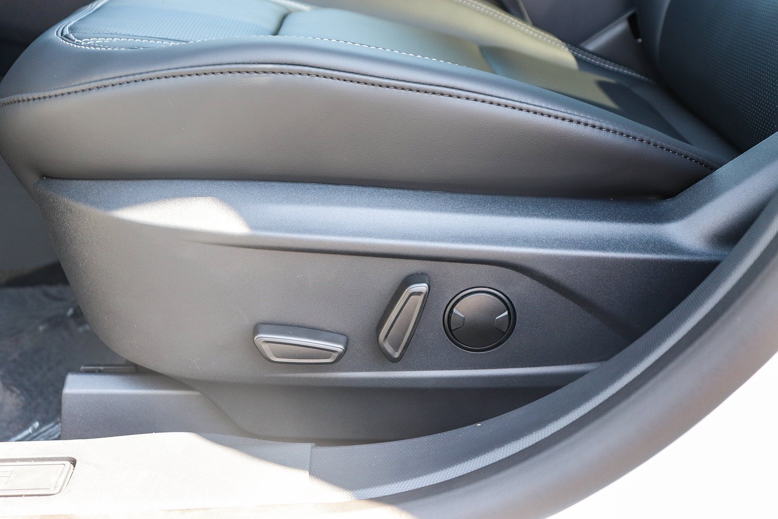 New 2026 Star White Metallic Tri-coat Ford Premium image 24