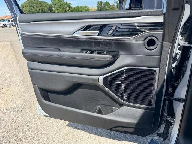 New 2026 Silver-Zynith Exterior Paint Jeep Grand Wagoneer image 14