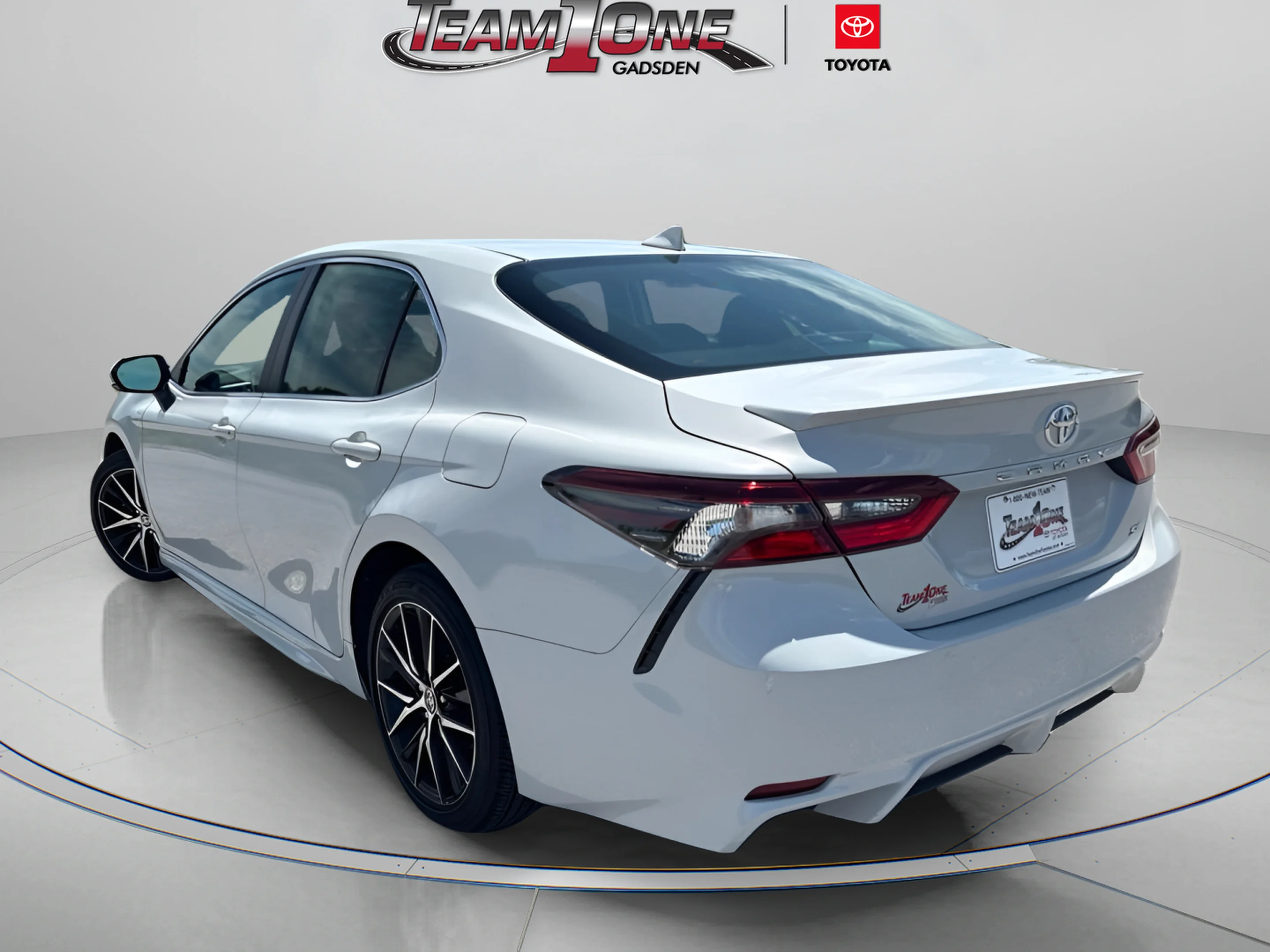 Used 2024 Ice Toyota SE image 4