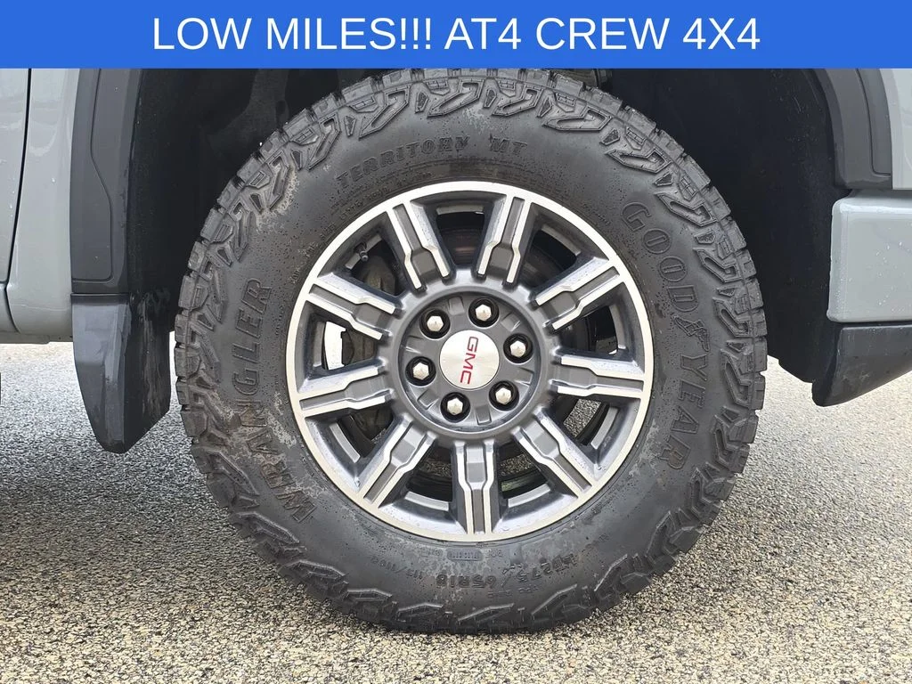 Used 2024  GMC AT4 image 34