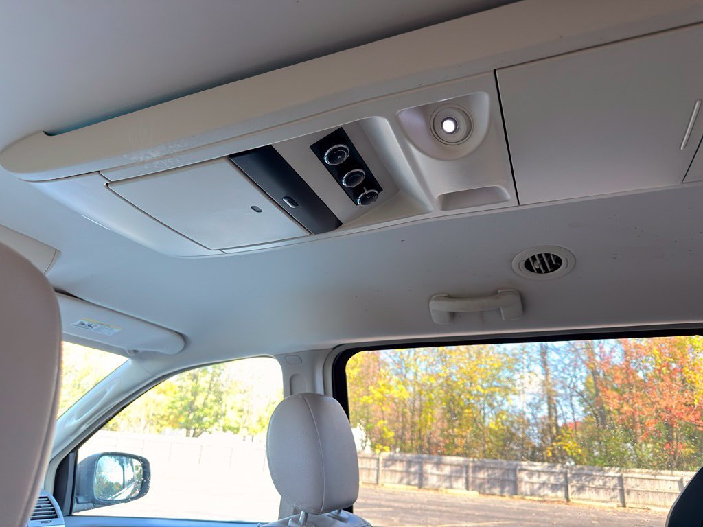 Used 2009 Blue Chrysler Touring image 23