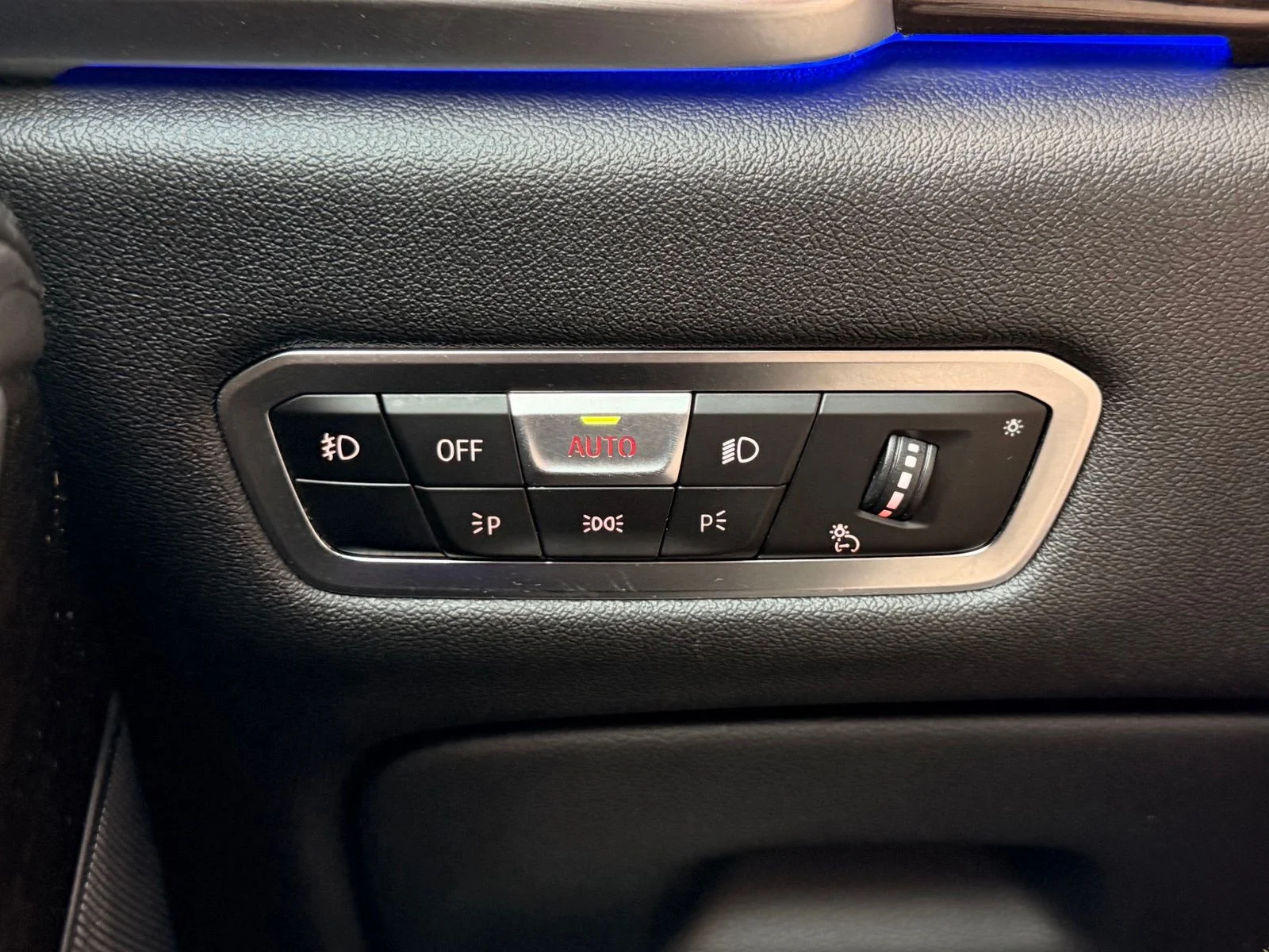 Used 2019 Mineral White Metallic BMW xDrive40i image 22