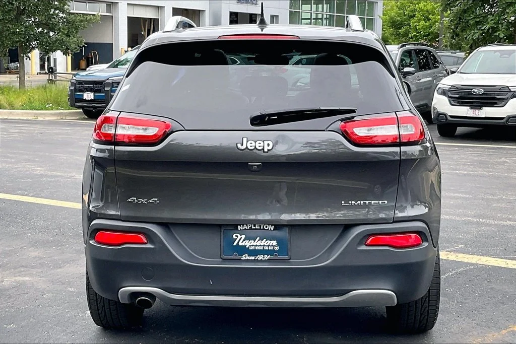 Used 2016 Gray Jeep Limited image 4