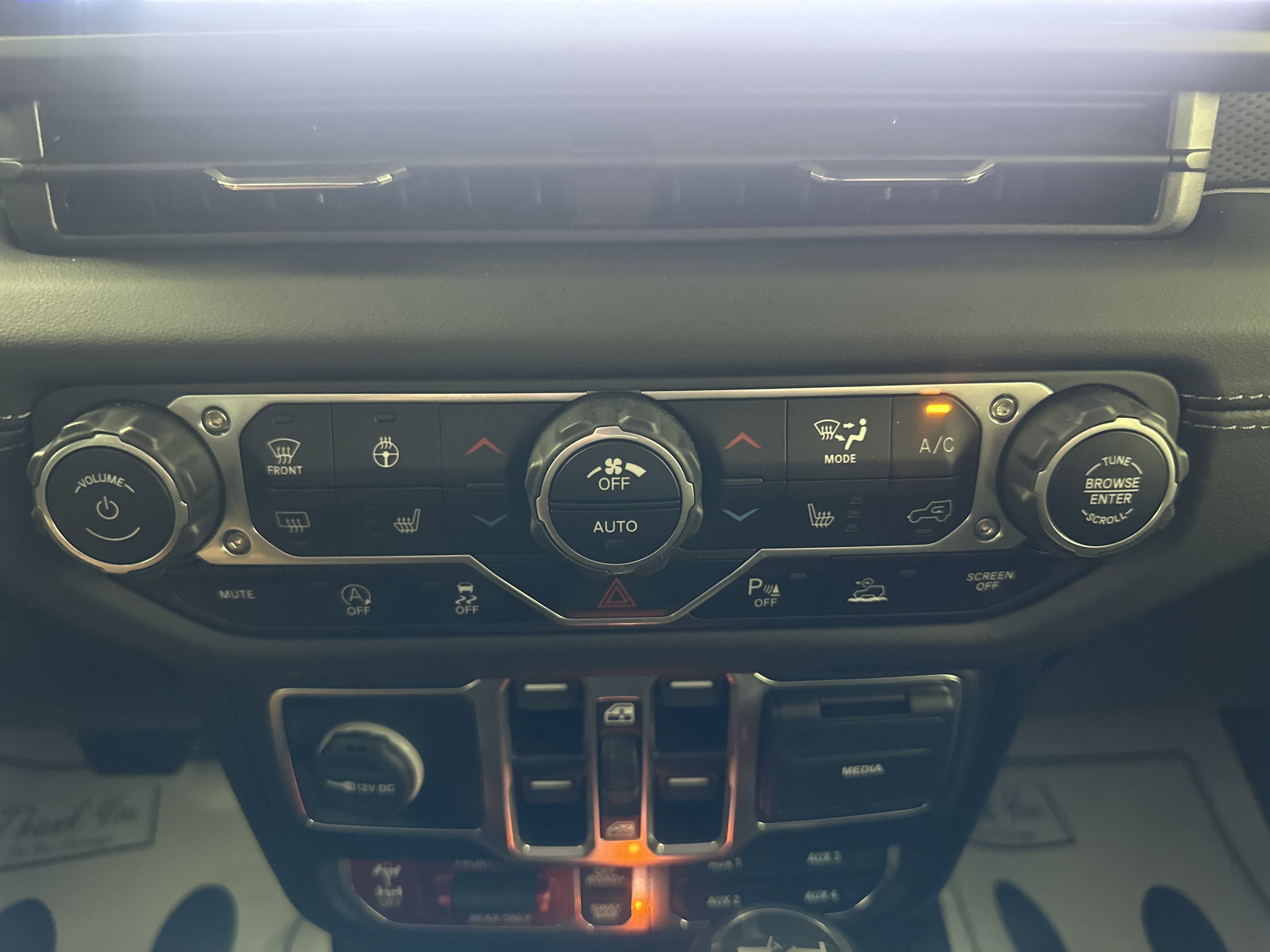 Used 2025 Hydro Blue Pearlcoat Jeep Rubicon image 20