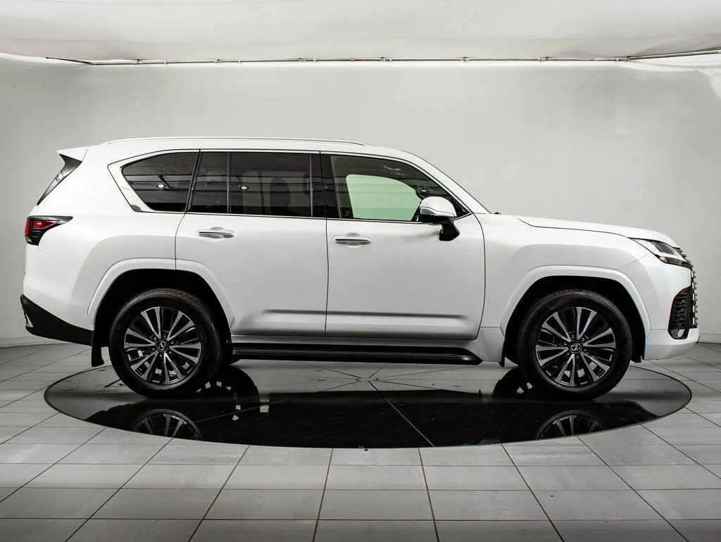 Used 2024 White Pearl Lexus 600 Premium image 11