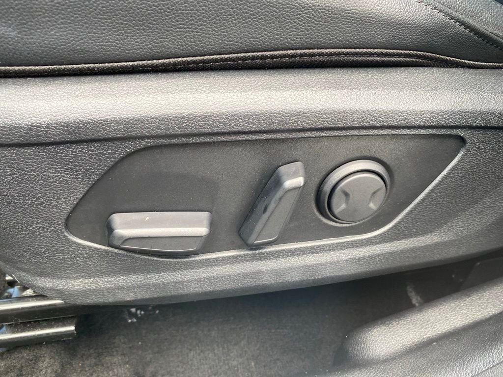 Certified Used 2024 White Pearl Kia X-Line image 21