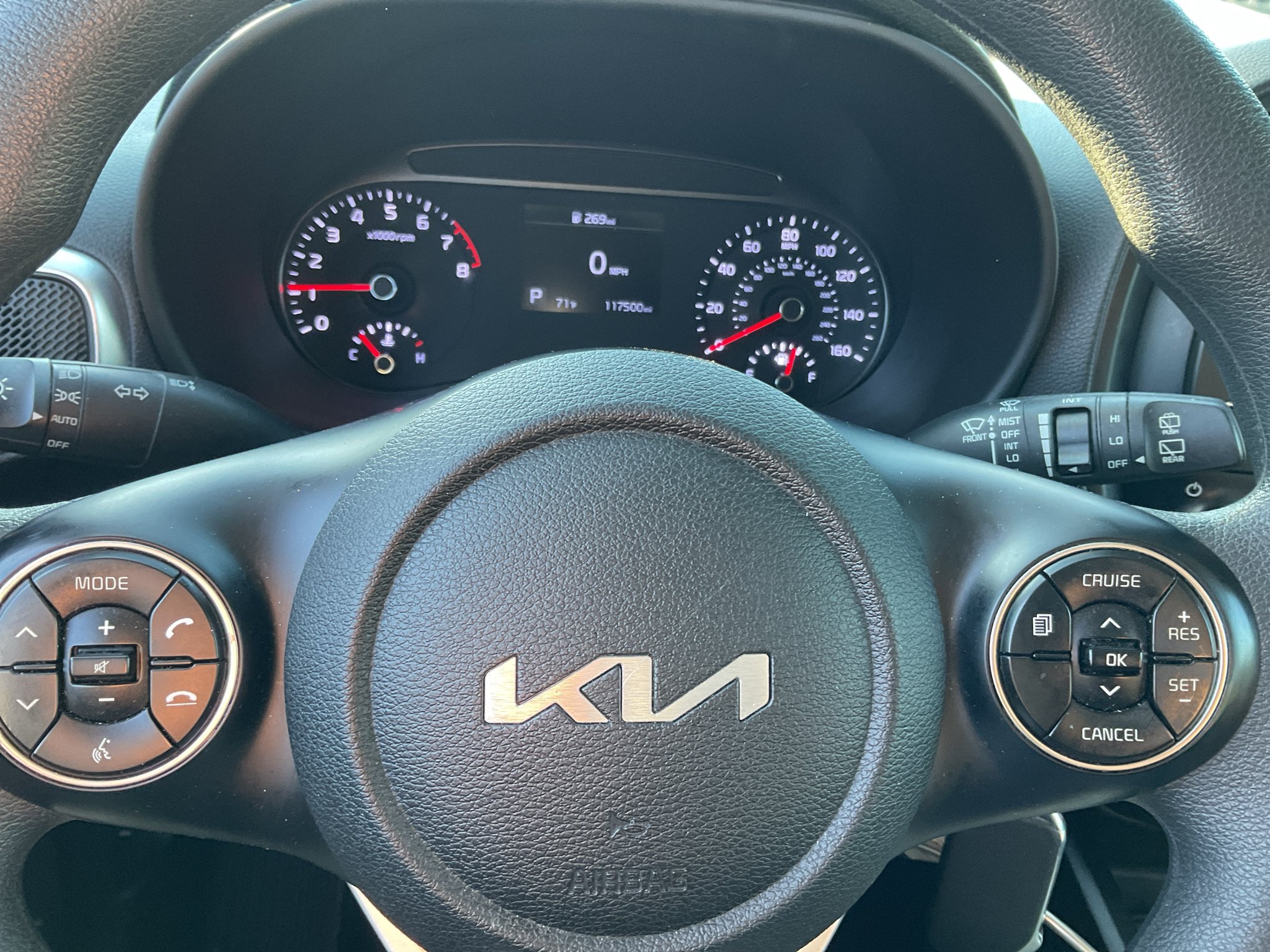 Used 2022 Snow White Pearl Kia LX image 21