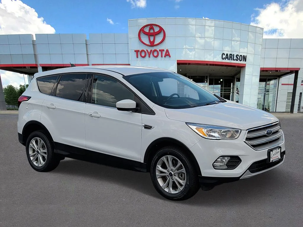 Used 2019 Ford Escape SE with VIN 1FMCU9GDXKUB31202 for sale in Minneapolis, Minnesota